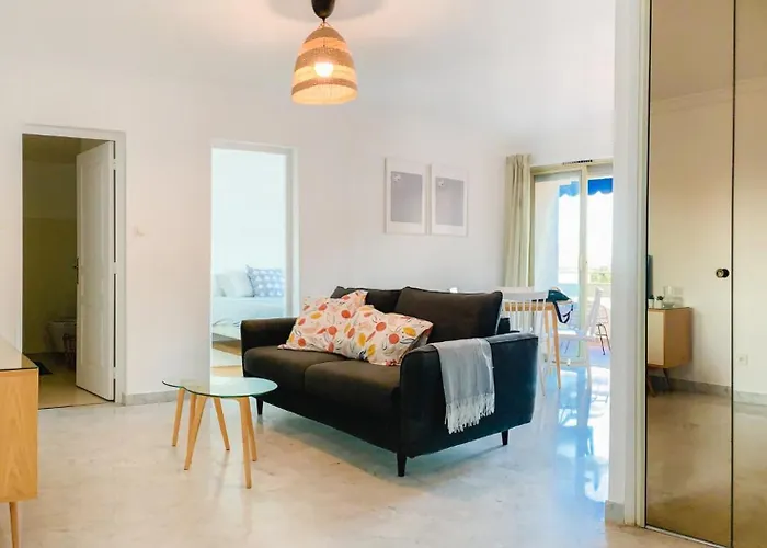 Cozy Beachside Apartment In Cros De Cagnes - Luna